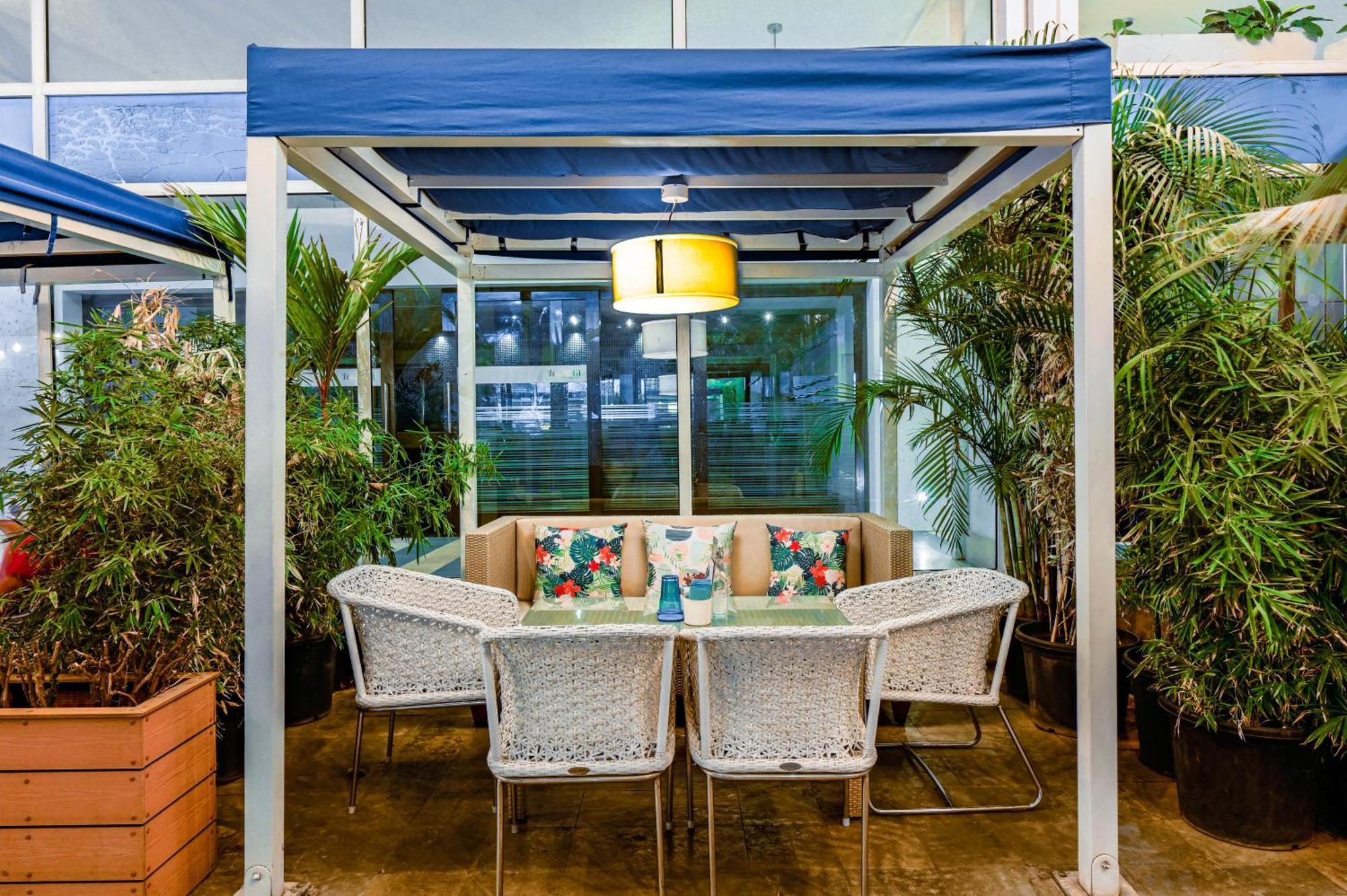 The Park Bangalore, Mg Road Ngoại thất bức ảnh A pergola in a restaurant